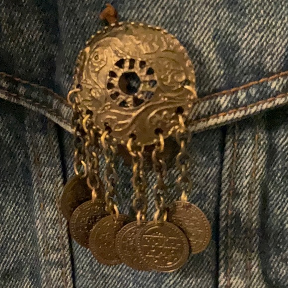 unknown Jewelry - Brassy Brooch Pin Need to look at Pictures